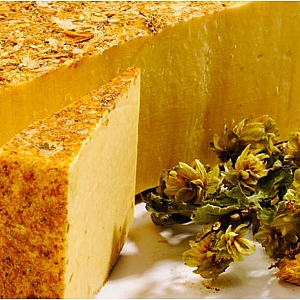 HEREFORD HOP CHEESE (sold per 200 grams)